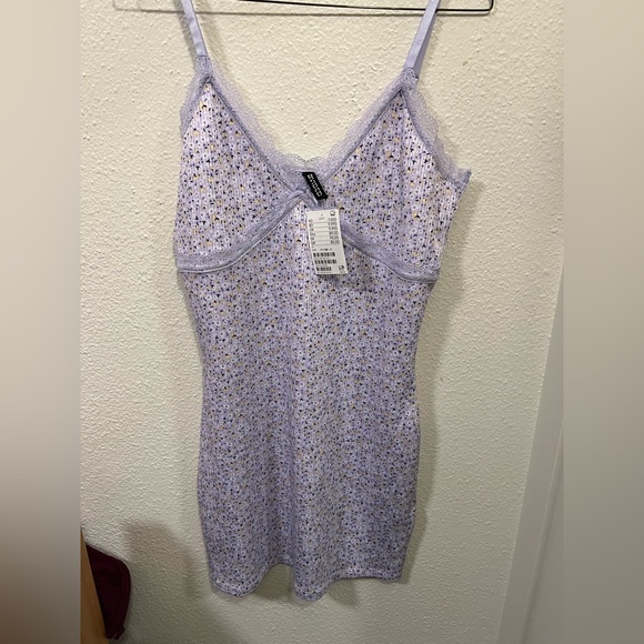 Narrow, adjustable shoulder straps and V-neck with lace trim at top. Unlined. - Picture 2 of 4